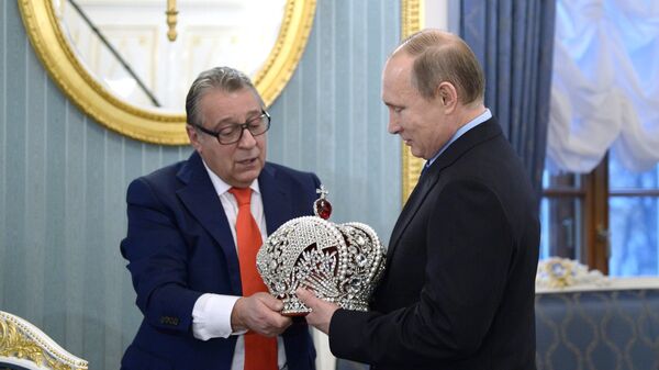 Президент РФ Владимир Путин поздравил с 70-летним юбилеем народного артиста Геннадия Хазанова