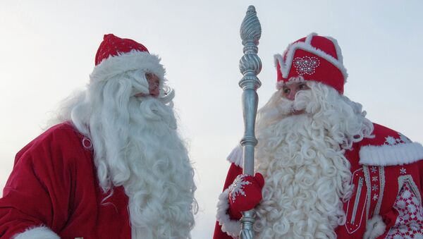Встреча российского Деда Мороза и финского Йоулупукки. Архивное фото