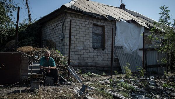 Жители поселка Старомихайловка Донецкой области. Архивное фото