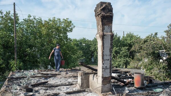 Последствия обстрела поселка Александровка в Донецкой области