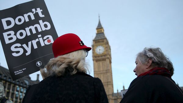 Протесты у британского парламента против одобрения бомбардировок ИГ (ДАИШ) в Сирии