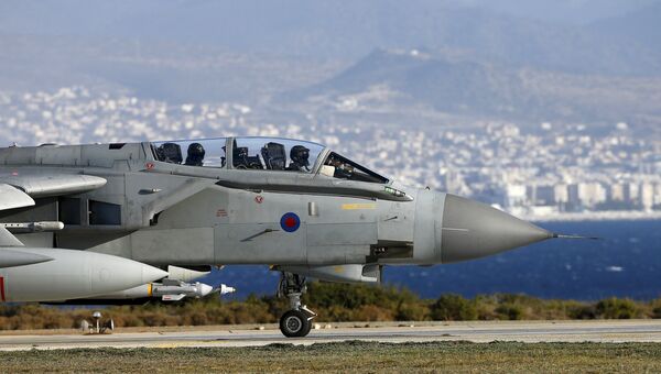 Самолет британских ВВС Tornado приземлился на базе на Кипре после нанесения ударов по ДАИШ в Сирии
