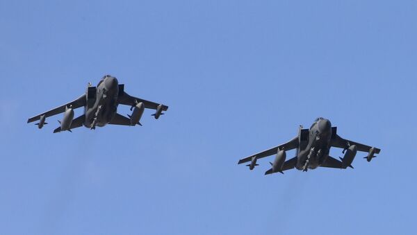 Самолеты британских ВВС Tornado приземлился на базе на Кипре после нанесения ударов по ДАИШ в Сирии