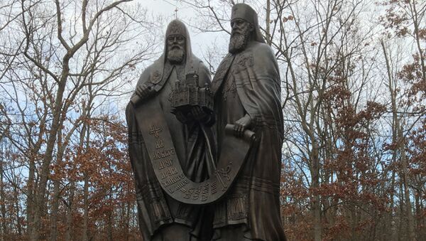 Памятник патриарху Алексию ІІ и первоиерарху Русской зарубежной церкви митрополиту Лавру в США