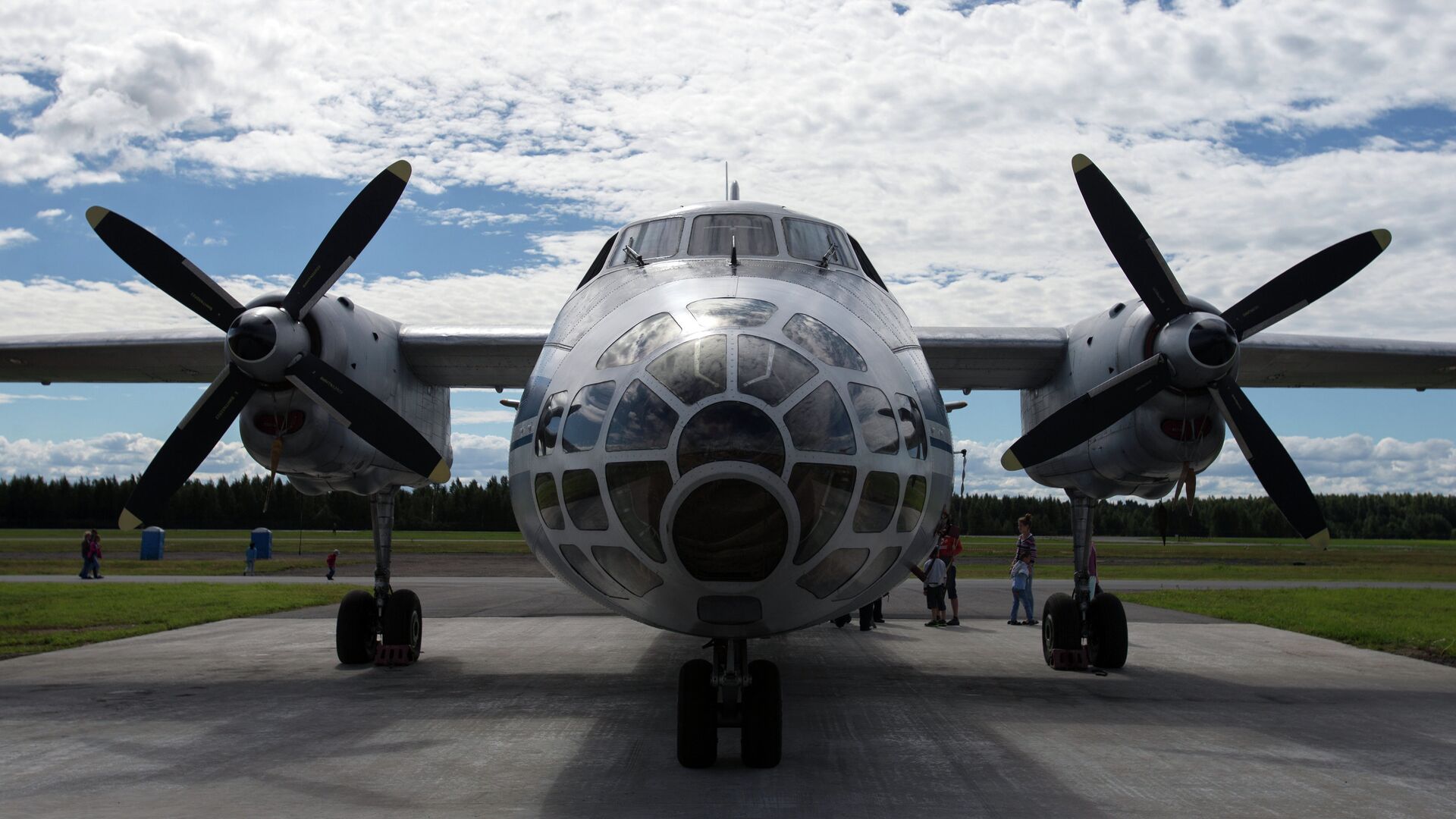 Самолет воздушного наблюдения Ан-30  - РИА Новости, 1920, 18.08.2024