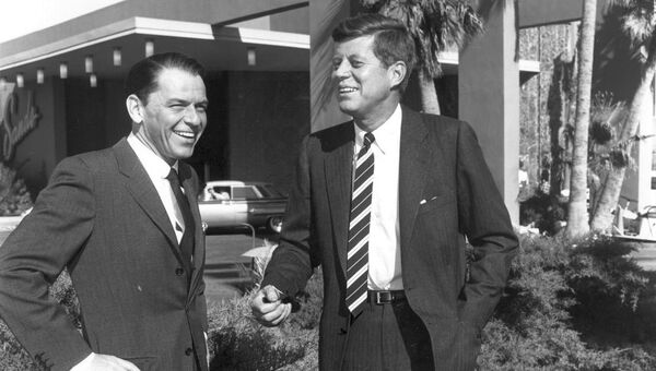 Американский певец Фрэнк Синатра и президент США Джоном Кеннеди