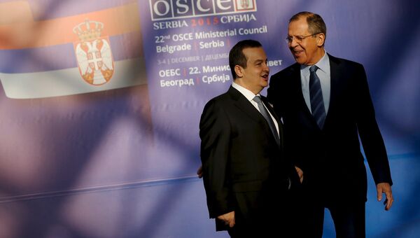 Министр иностранных дел России Сергей Лавров и председатель ОБСЕ Ивица Дачич на встрече ОБСЕ в Белграде