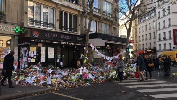 Кафе в котором произошел теракт в Париже. Архивное фото