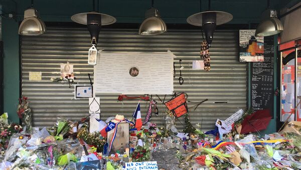 Кафе в котором произошел теракт в Париже. Архивное фото