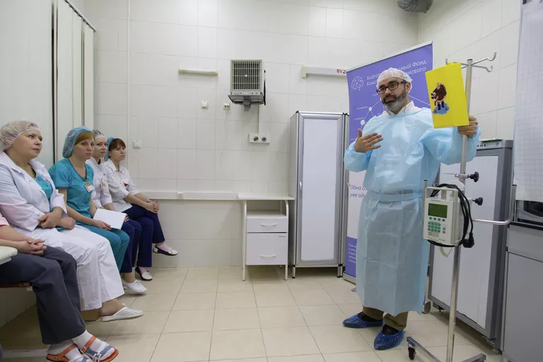 Богатыри пришли поддержать детей в онкоотделении московского НПЦ Солнцево Богатыри пришли поддержать детей в онкоотделении московского НПЦ Солнцево