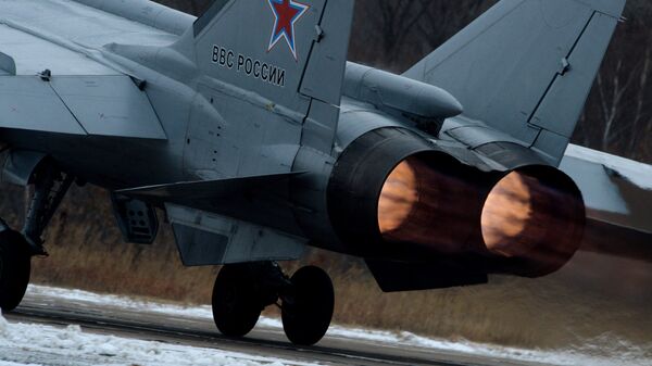 Истребитель МиГ-31 совершает взлет
