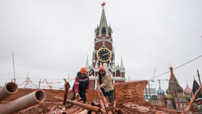 Снос 14-го административного корпуса Московского Кремля