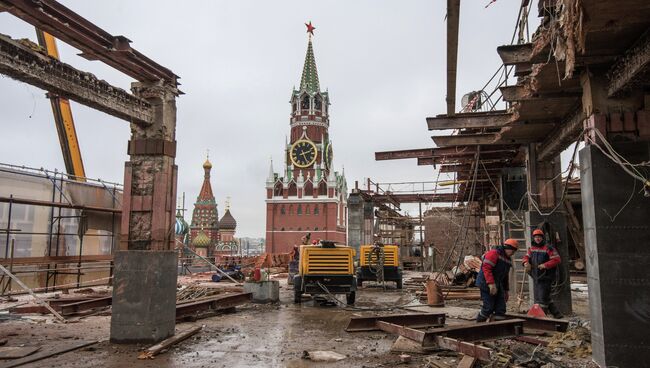 Снос 14-го административного корпуса Московского Кремля. Архивное фото