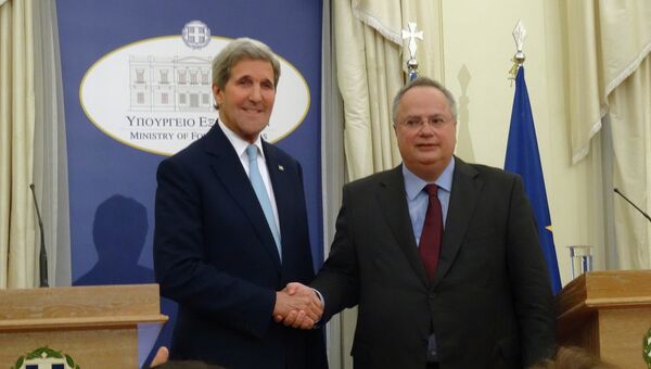 Министр иностранных дел Греции Никос Котзиас на встрече с госсекретарем США Джоном Керри в Афинах