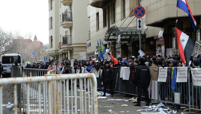 Акция протеста в Москве против действий ВВС Турции