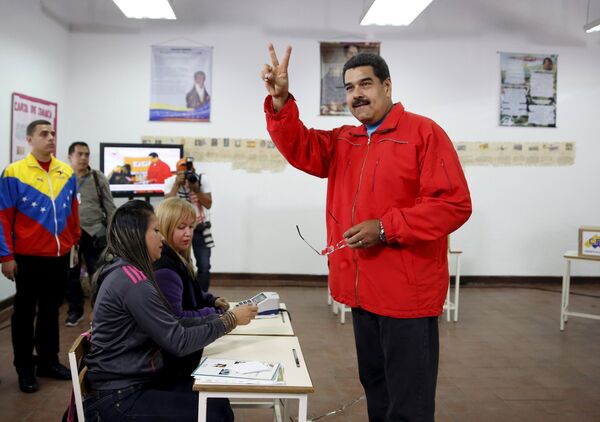 Президент Венесуэлы Николас Мадуро во время голосования на парламентских выборах в Каракасе, Венесуэла