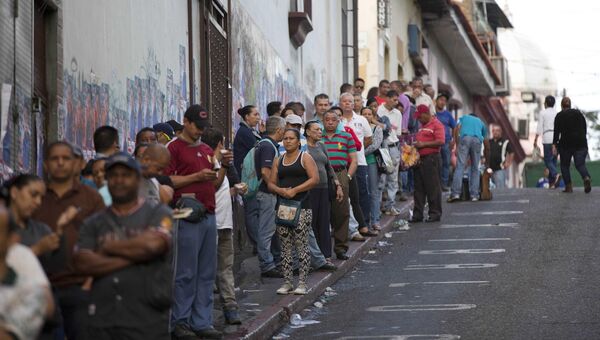 Очередь на избирательный участок в столице Венесуэлы Каракасе