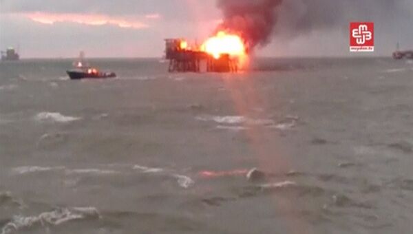 Пожар на платформе на морском нефтегазовом месторождении Гюнешли