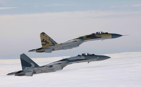 Пара истребителей Су-35