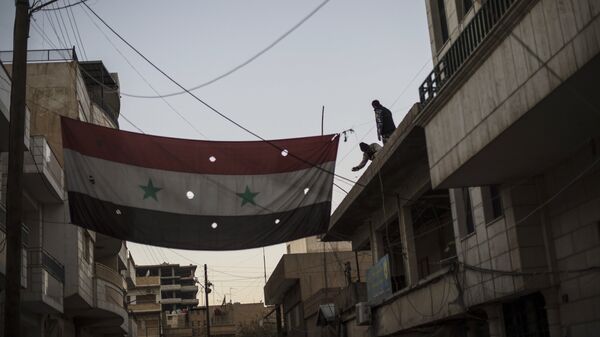 Флаг Сирии на улицах города Камышли. Архивное фото