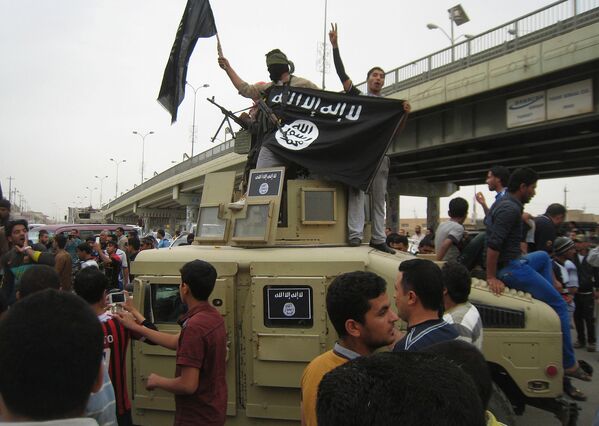 Автомобиль захваченный боевиками ИГ (ДАИШ) у иракской армии в городе Фаллуджа