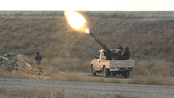 Боевики ИГ (ДАИШ) на позиции возле города Эль-Хасака, Сирия