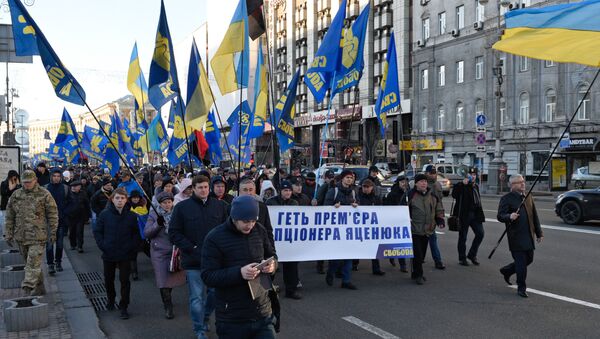 Участники митинга националистической партии Свобода с требованием отставки премьер-министра Украины Арсения Яценюка