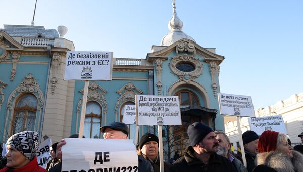 Митинги с требованием отставки премьер-министра Украины А.Яценюка в Киеве