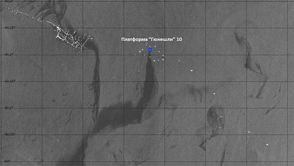 Спутниковые снимки района катастрофы нефтедобывающей платформы на месторождении Гюнешли в Каспийском море