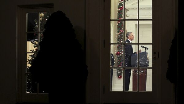 Президент США Барак Обама обращается к нации из Овального кабинета в Белом доме Вашингтон