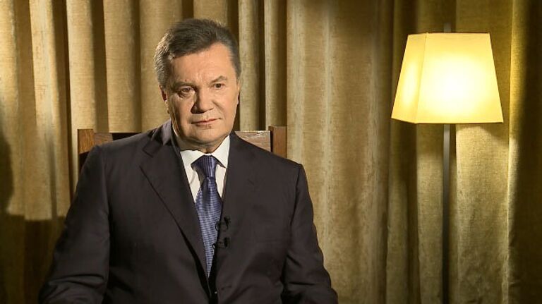 Это политиканство – Янукович о комментариях про взятку от России