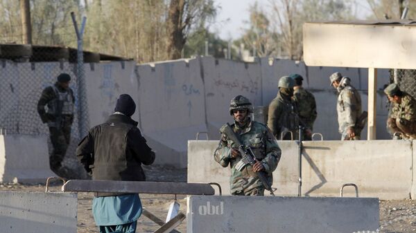 Афганская полиция возле аэропорта в Кандагаре