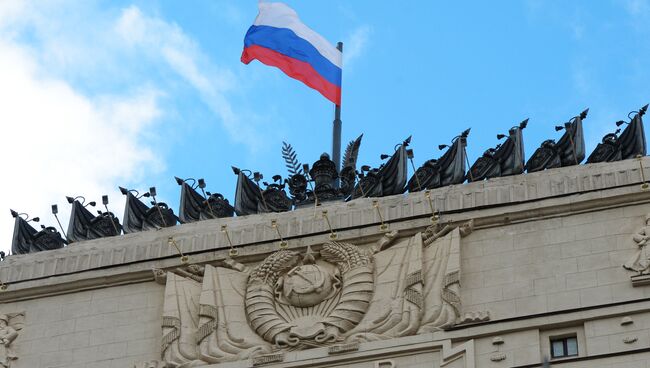 Флаг на здании министерства обороны России. Архивное фото