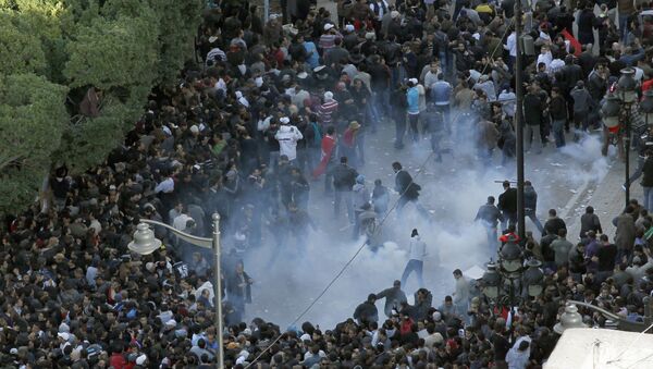 Столкновение во время акции протеста в Тунисе. Архивное фото
