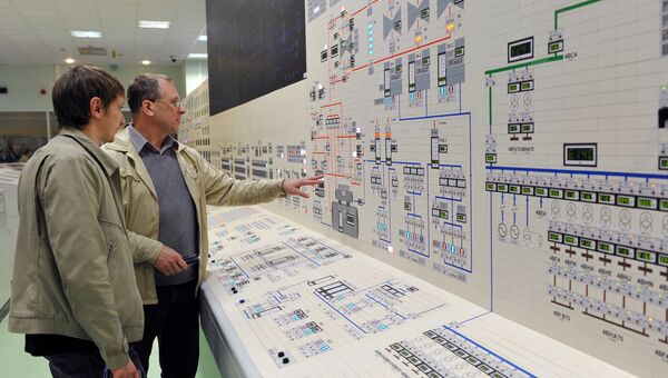 Сотрудники Белоярской атомной электростанции (АЭС) во время процедуры запуска четвертого энергоблока