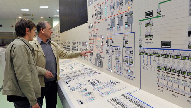 Сотрудники Белоярской атомной электростанции (АЭС) во время процедуры запуска четвертого энергоблока. Архивное фото