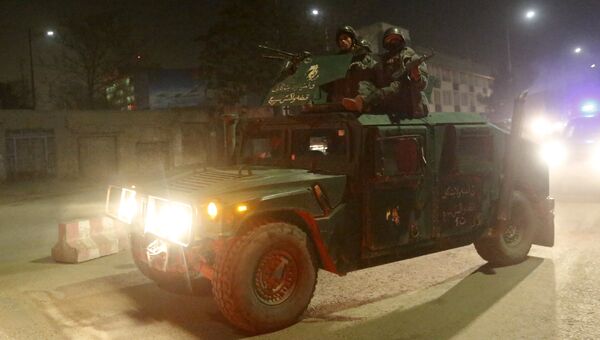 Афганские полицейские проводят спецоперацию возле испанского посольства в Кабуле