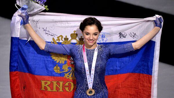 Евгения Медведева (Россия), завоевавшая золотую медаль в женском одиночном катании на Гран-при по фигурному катанию в Барселоне