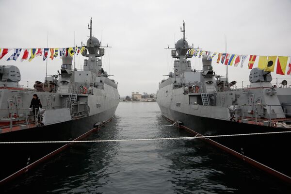 Подъем флагов ВМФ на новых малых ракетных кораблях