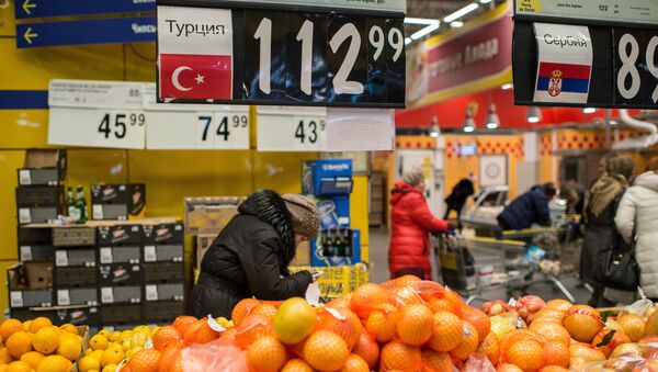 Турецкие фрукты пока еще в одном из магазинов Омска