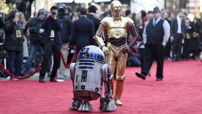 Персонажи Звездных войн роботы R2-D2 и C-3PO. Архивное фото