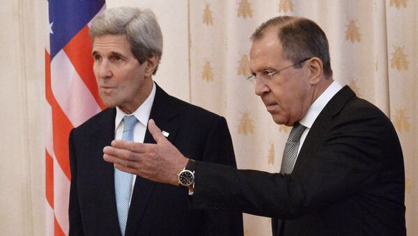 Министр иностранных дел РФ Сергей Лавров (справа) и государственный секретарь США Джон Керри. Архивное фото