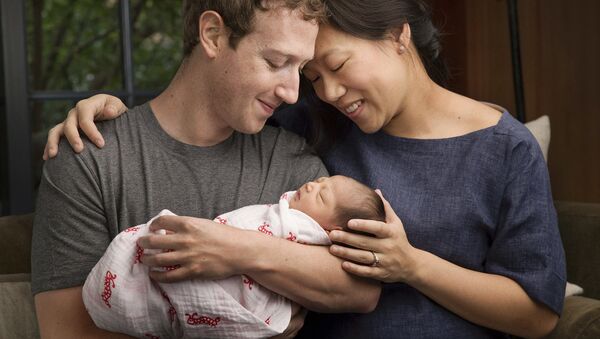 Основатель Facebook Марк Цукерберг с женой Присциллой и дочерью