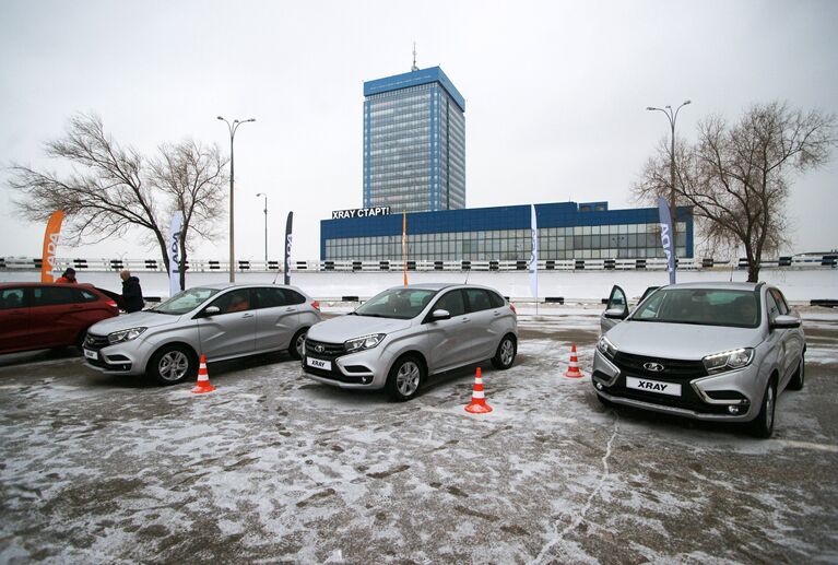 Автомобили новой модели АвтоВАЗа LADA X-Ray в Самаре