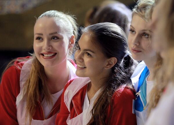 Слева направо: участницы конкурса Мисс Россия Анастасия Найденова и Владислава Евтушенко