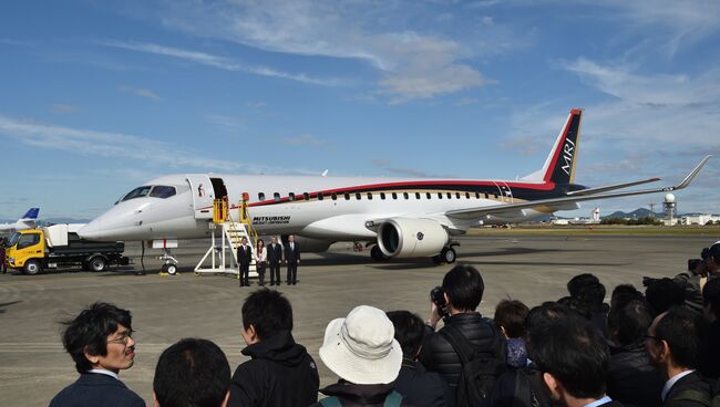 Японский реактивный самолет MRJ. Архивное фото