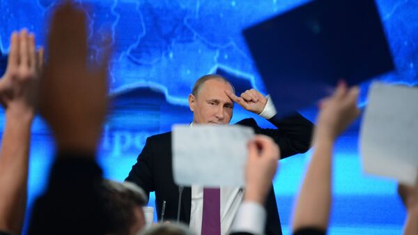 Президент России Владимир Путин отвечает на вопросы журналистов в ходе большой ежегодной пресс-конференции. Архивное фото