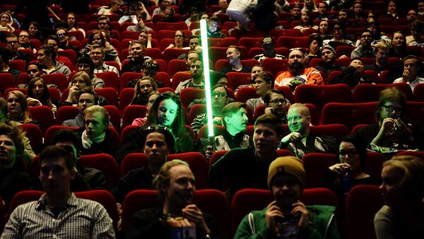 Зрители на  премьере фильма Звездные войны: Пробуждение силы в Хельсинки