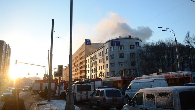 На Новослободской улице, где произошел пожар в здании культурного центра ГУ МВД РФ