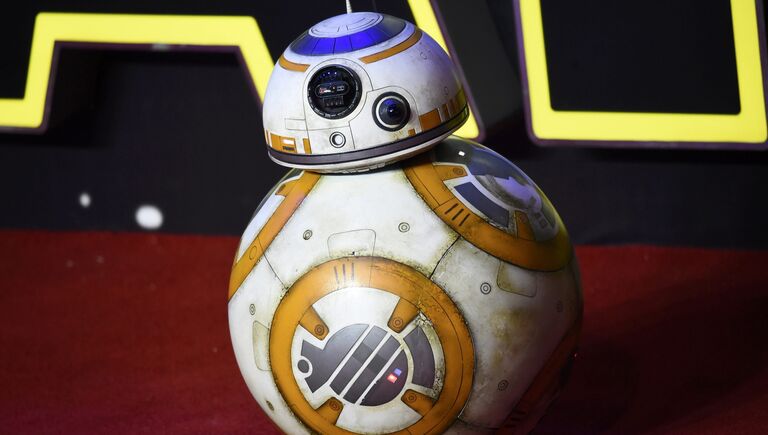 Робот BB-8 на премьере фильма Звёздные войны: Пробуждение силы в Лондоне